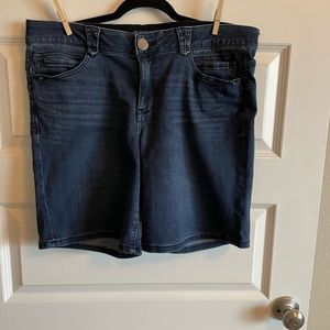 Democracy shorts with ab technology stretch waist